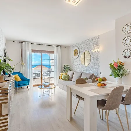 Stylish Design W Ocean & Pool View, King Size Bed, Wifi,2 Smart Tv, Street Parking, 2 Pools Access אדחה