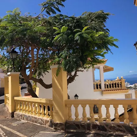 Stylish Design W Ocean & Pool View, King Size Bed, Wifi,2 Smart Tv, Street Parking, 2 Pools Access * Costa Adeje (Tenerife)