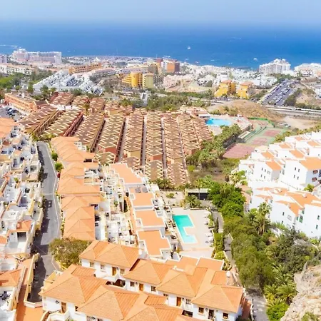 Stylish Design W Ocean & Pool View, King Size Bed, Wifi,2 Smart Tv, Street Parking, 2 Pools Access Daire