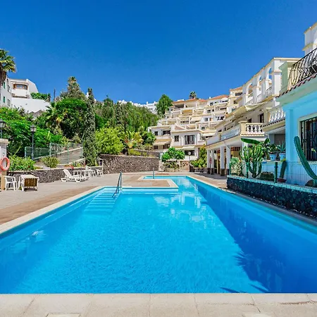 Stylish Design W Ocean & Pool View, King Size Bed, Wifi,2 Smart Tv, Street Parking, 2 Pools Access *