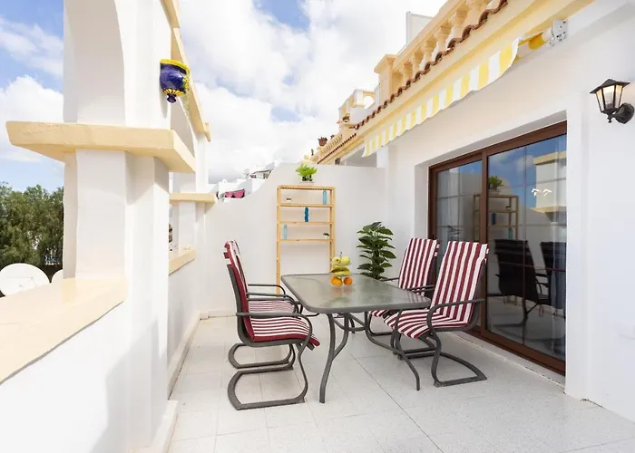 Stylish Design W Ocean & Pool View, King Size Bed, Wifi,2 Smart Tv, Street Parking, 2 Pools Access Appartamento *