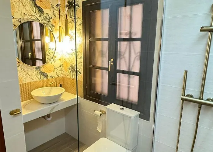 Stylish Design W Ocean & Pool View, King Size Bed, Wifi,2 Smart Tv, Street Parking, 2 Pools Access Appartamento Costa Adeje (Tenerife)