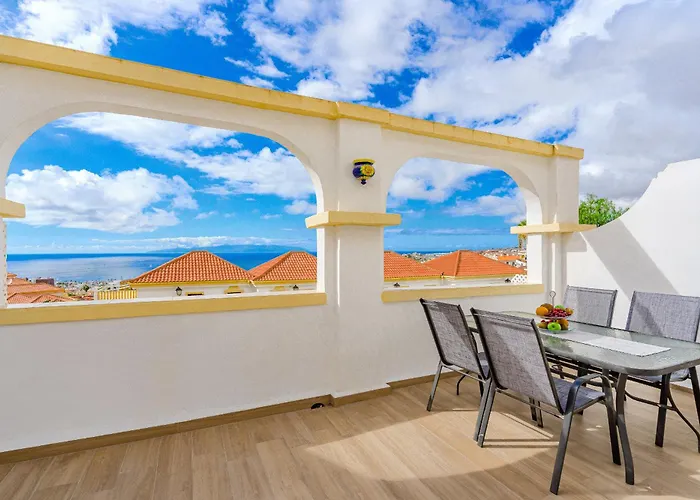 Stylish Design W Ocean & Pool View, King Size Bed, Wifi,2 Smart Tv, Street Parking, 2 Pools Access Appartamento