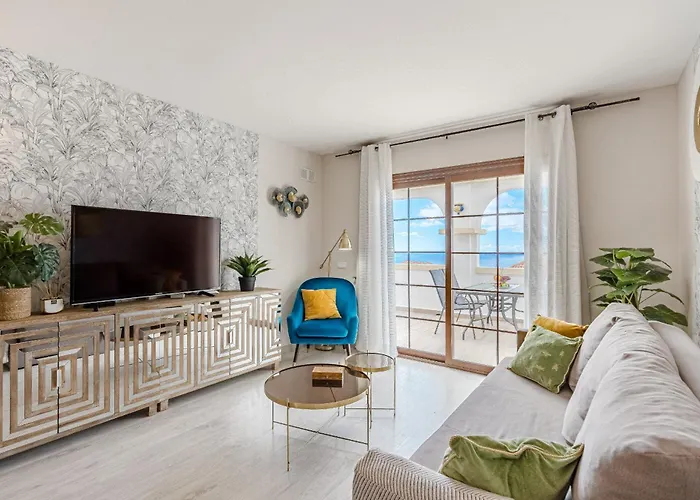 Stylish Design W Ocean & Pool View, King Size Bed, Wifi,2 Smart Tv, Street Parking, 2 Pools Access Appartamento *