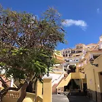 Stylish Design W Ocean & Pool View, King Size Bed, Wifi,2 Smart Tv, Street Parking, 2 Pools Access * Costa Adeje (Tenerife)