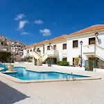 Stylish Design W Ocean & Pool View, King Size Bed, Wifi,2 Smart Tv, Street Parking, 2 Pools Access Apartmán *
