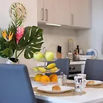 Apartmán Stylish Design W Ocean & Pool View, King Size Bed, Wifi,2 Smart Tv, Street Parking, 2 Pools Access *