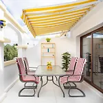Stylish Design W Ocean & Pool View, King Size Bed, Wifi,2 Smart Tv, Street Parking, 2 Pools Access Apartmán