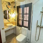Stylish Design W Ocean & Pool View, King Size Bed, Wifi,2 Smart Tv, Street Parking, 2 Pools Access Apartmán Costa Adeje (Tenerife)