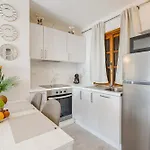 Stylish Design W Ocean & Pool View, King Size Bed, Wifi,2 Smart Tv, Street Parking, 2 Pools Access Apartmán Costa Adeje (Tenerife)