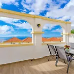 Stylish Design W Ocean & Pool View, King Size Bed, Wifi,2 Smart Tv, Street Parking, 2 Pools Access Apartmán