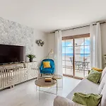 Stylish Design W Ocean & Pool View, King Size Bed, Wifi,2 Smart Tv, Street Parking, 2 Pools Access Apartmán *