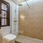 Stylish Design W Ocean & Pool View, King Size Bed, Wifi,2 Smart Tv, Street Parking, 2 Pools Access Apartmán