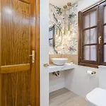 Stylish Design W Ocean & Pool View, King Size Bed, Wifi,2 Smart Tv, Street Parking, 2 Pools Access Apartmán