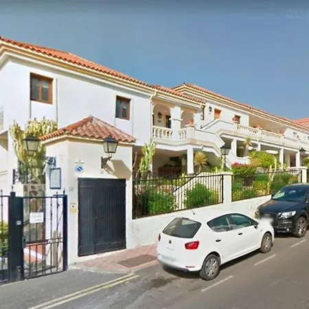 Stylish Design With Ocean, Pool View, King Size Bed, Wifi, Smart Tv, Free Parking 2 Pools Access *