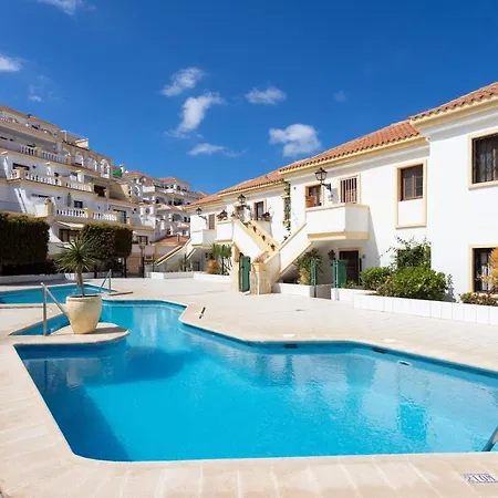 Stylish Design With Ocean, Pool View, King Size Bed, Wifi, Smart Tv, Free Parking 2 Pools Access