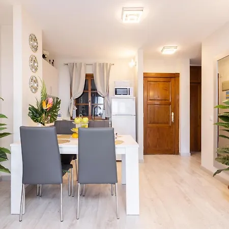 Stylish Design With Ocean, Pool View, King Size Bed, Wifi, Smart Tv, Free Parking 2 Pools Access Costa Adeje (Tenerife)