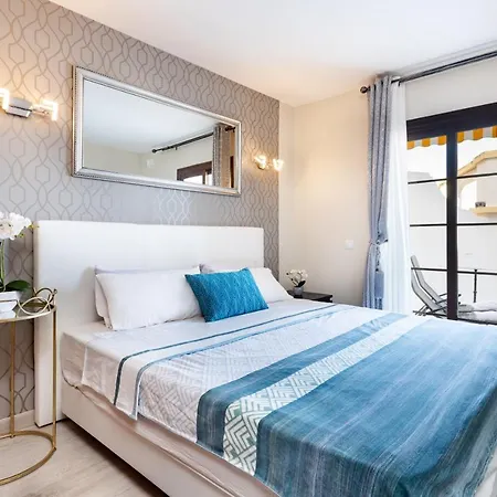 Apartment Stylish Design With Ocean, Pool View, King Size Bed, Wifi, Smart Tv, Free Parking 2 Pools Access Costa Adeje (Tenerife)