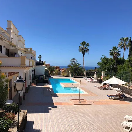Apartment Stylish Design With Ocean, Pool View, King Size Bed, Wifi, Smart Tv, Free Parking 2 Pools Access *