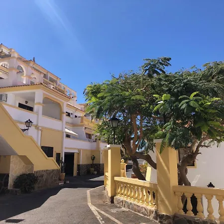 Stylish Design With Ocean, Pool View, King Size Bed, Wifi, Smart Tv, Free Parking 2 Pools Access *