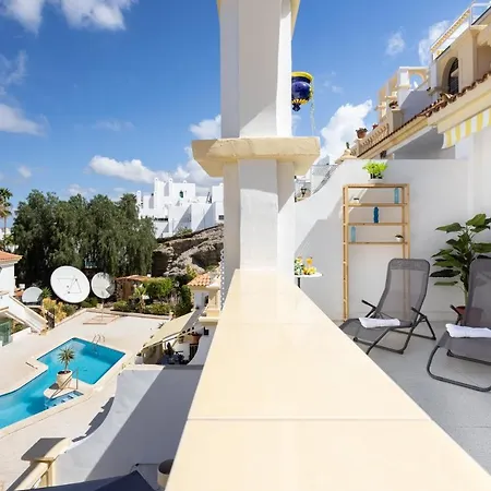 Stylish Design With Ocean, Pool View, King Size Bed, Wifi, Smart Tv, Free Parking 2 Pools Access *
