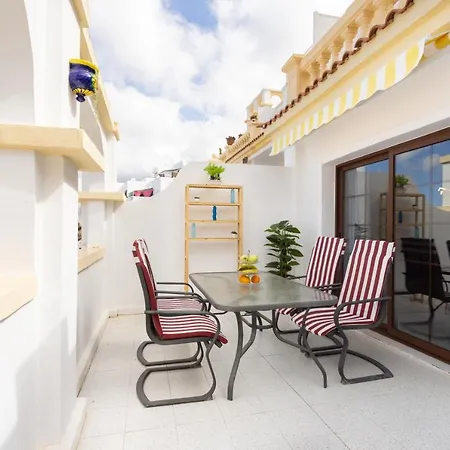 Stylish Design With Ocean, Pool View, King Size Bed, Wifi, Smart Tv, Free Parking 2 Pools Access Apartment *