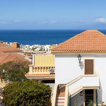 Stylish Design With Ocean, Pool View, King Size Bed, Wifi, Smart Tv, Free Parking 2 Pools Access Apartment Costa Adeje (Tenerife)