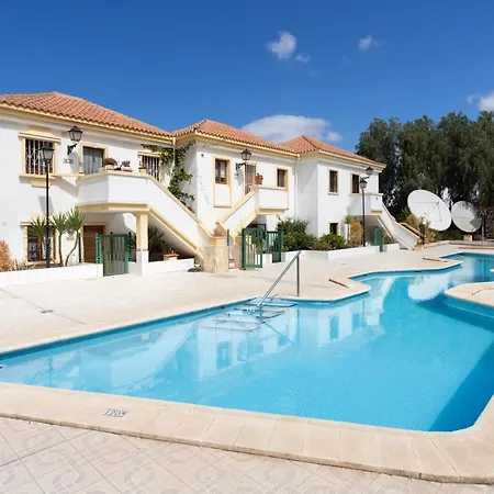 Stylish Design With Ocean, Pool View, King Size Bed, Wifi, Smart Tv, Free Parking 2 Pools Access *