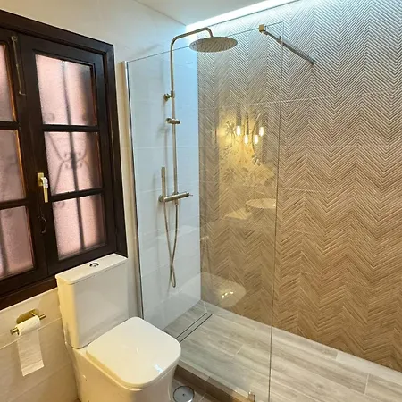 Apartment Stylish Design With Ocean, Pool View, King Size Bed, Wifi, Smart Tv, Free Parking 2 Pools Access Costa Adeje (Tenerife)