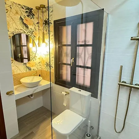 Stylish Design W Ocean & Pool View, King Size Bed, Wifi,2 Smart Tv, Street Parking, 2 Pools Access Apartmán Costa Adeje (Tenerife)