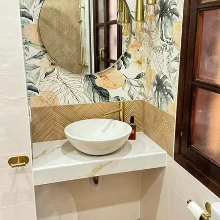 Stylish Design With Ocean, Pool View, King Size Bed, Wifi, Smart Tv, Free Parking 2 Pools Access