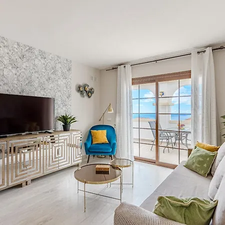 Stylish Design W Ocean & Pool View, King Size Bed, Wifi,2 Smart Tv, Street Parking, 2 Pools Access Apartmán *