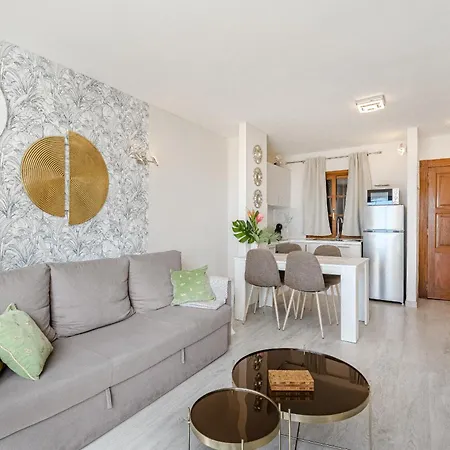 Stylish Design W Ocean & Pool View, King Size Bed, Wifi,2 Smart Tv, Street Parking, 2 Pools Access * Costa Adeje (Tenerife)