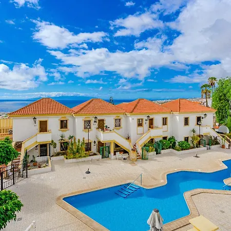 Stylish Design W Ocean & Pool View, King Size Bed, Wifi,2 Smart Tv, Street Parking, 2 Pools Access