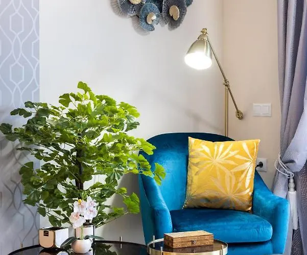 Stylish Design W Ocean & Pool View, King Size Bed, Wifi,2 Smart Tv, Street Parking, 2 Pools Access