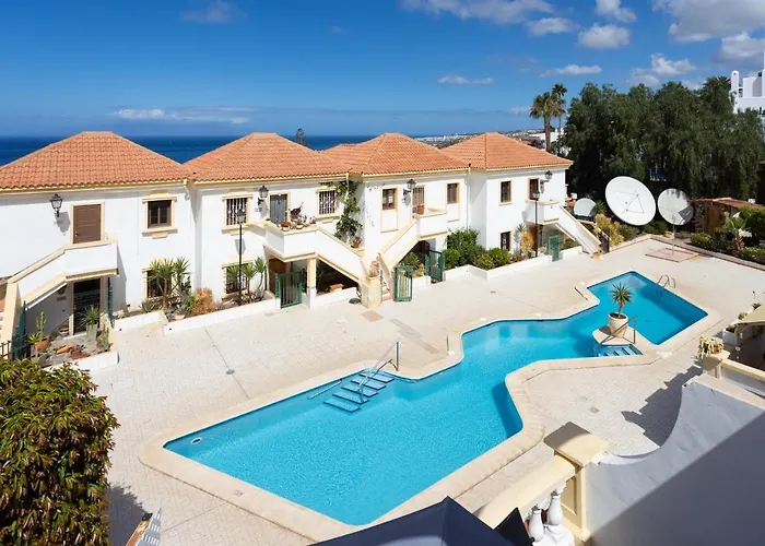 Stylish Design W Ocean & Pool View, King Size Bed, Wifi,2 Smart Tv, Street Parking, 2 Pools Access Апартаменти