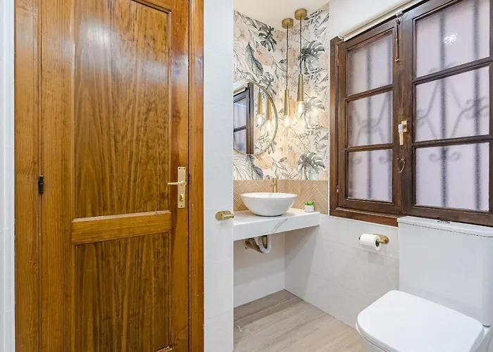 Stylish Design W Ocean & Pool View, King Size Bed, Wifi,2 Smart Tv, Street Parking, 2 Pools Access Апартаменти