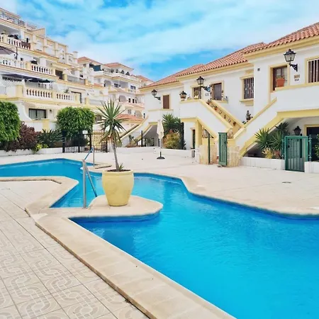 Stylish Design W Ocean & Pool View, King Size Bed, Wifi,2 Smart Tv, Street Parking, 2 Pools Access Διαμέρισμα